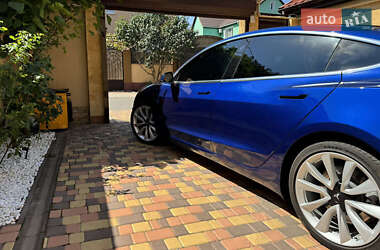 Седан Tesla Model 3 2020 в 