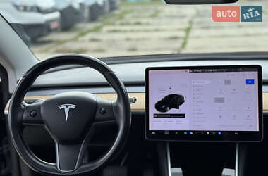 Седан Tesla Model 3 2018 в 