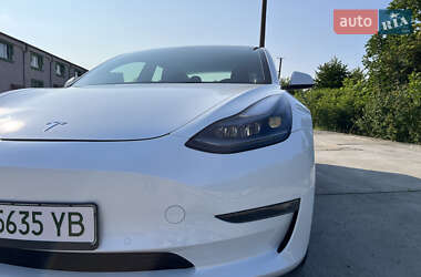 Седан Tesla Model 3 2022 в 