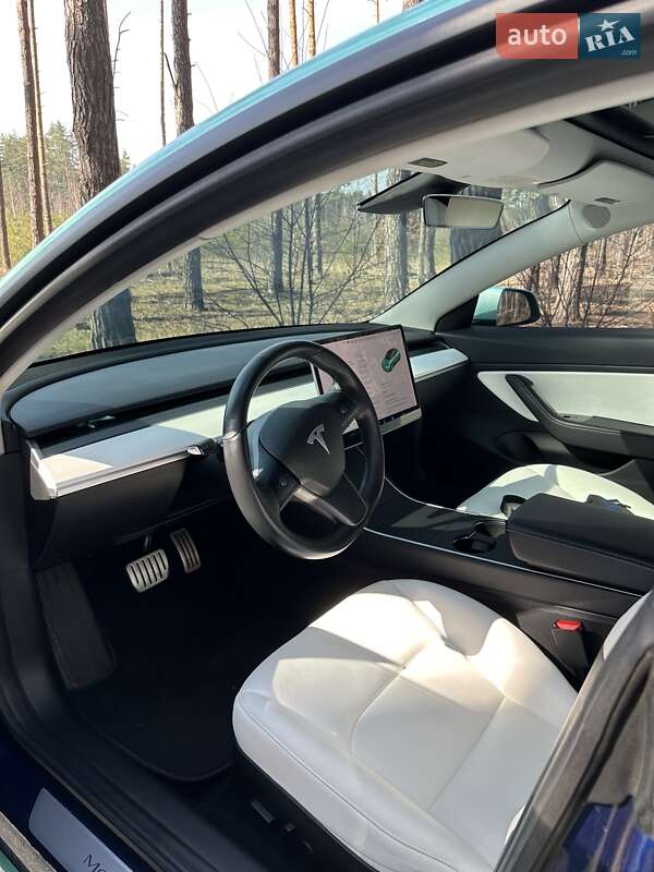 Седан Tesla Model 3 2018 в Вышгороде
