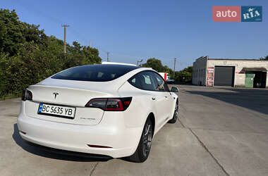 Седан Tesla Model 3 2022 в 
