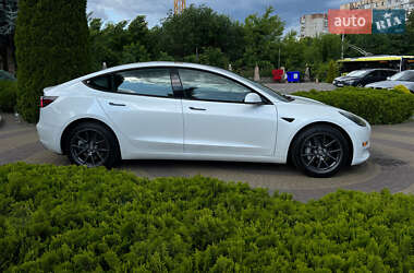 Седан Tesla Model 3 2023 в 