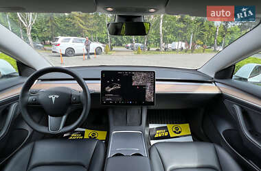 Седан Tesla Model 3 2023 в 