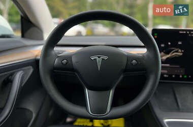 Седан Tesla Model 3 2023 в 