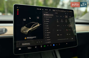 Седан Tesla Model 3 2023 в 