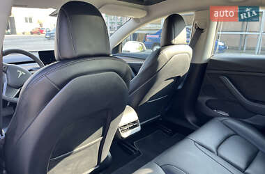 Седан Tesla Model 3 2022 в 