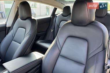 Седан Tesla Model 3 2022 в 