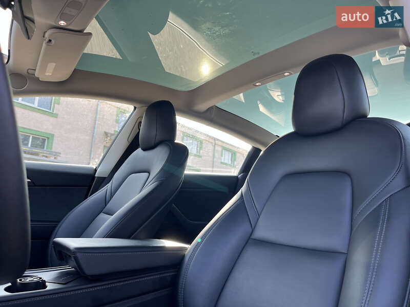Седан Tesla Model 3 2022 в Стрые