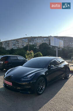 Седан Tesla Model 3 2021 в 