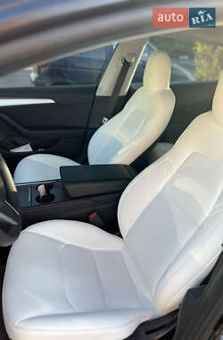 Седан Tesla Model 3 2021 в 