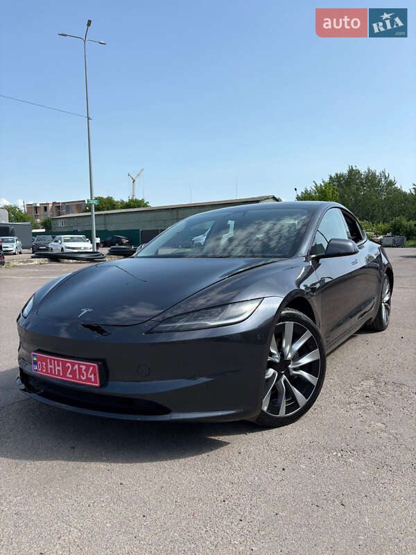 Tesla Model 3 2024