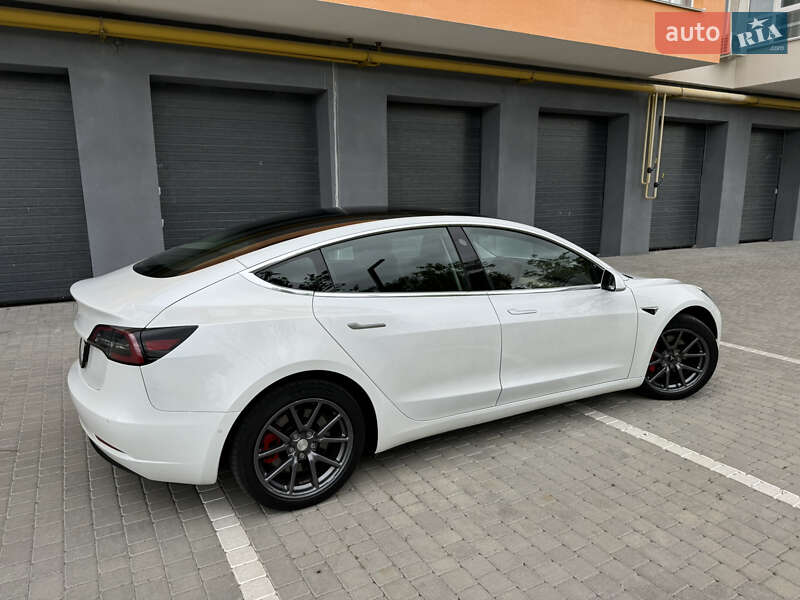 Седан Tesla Model 3 2020 в Виннице