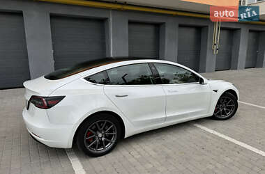 Седан Tesla Model 3 2020 в 