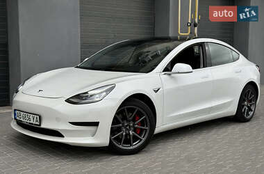 Седан Tesla Model 3 2020 в 