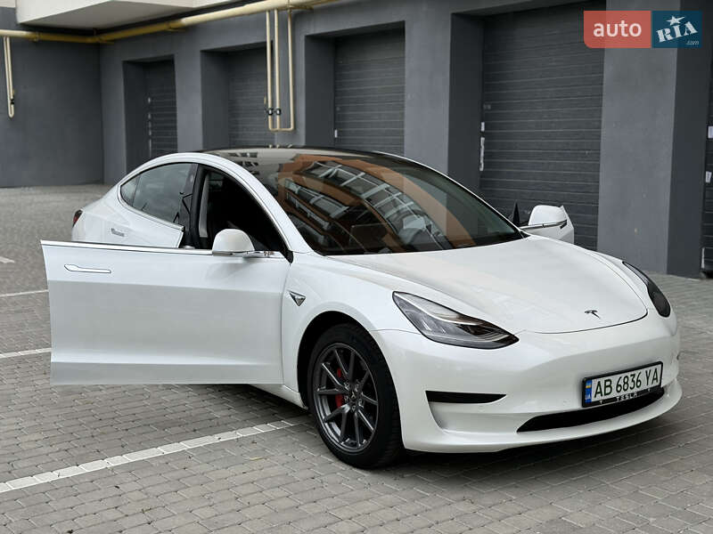 Седан Tesla Model 3 2020 в Виннице