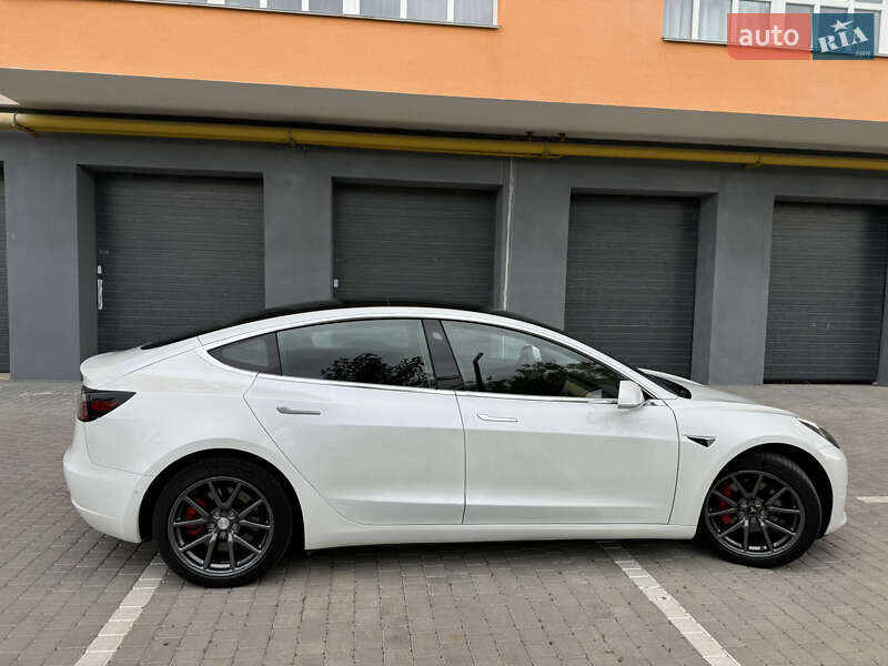 Седан Tesla Model 3 2020 в Виннице