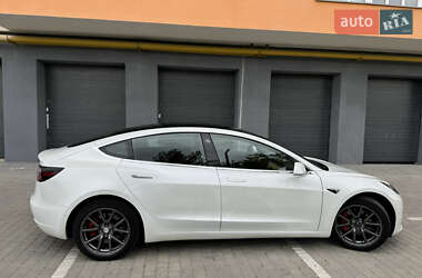Седан Tesla Model 3 2020 в 
