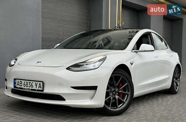 Седан Tesla Model 3 2020 в 
