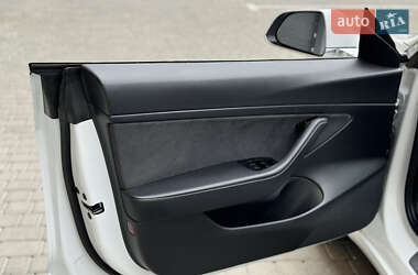Седан Tesla Model 3 2020 в 