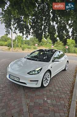 Седан Tesla Model 3 2021 в 