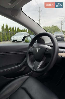 Седан Tesla Model 3 2021 в 