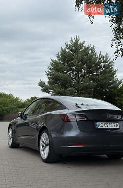Седан Tesla Model 3 2021 в 
