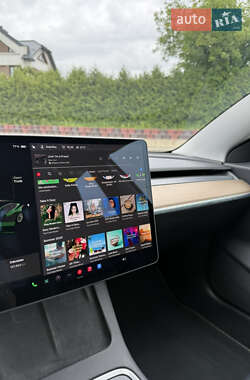 Седан Tesla Model 3 2021 в 