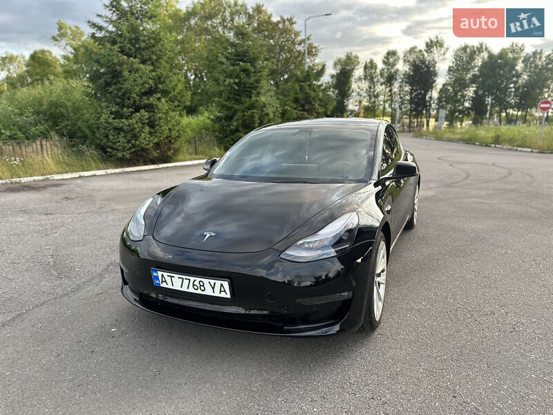 Седан Tesla Model 3 2022 в Івано-Франківську