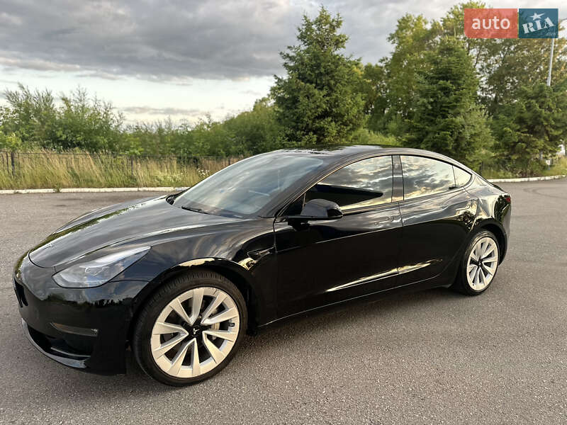 Седан Tesla Model 3 2022 в Івано-Франківську
