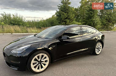 Седан Tesla Model 3 2022 в 