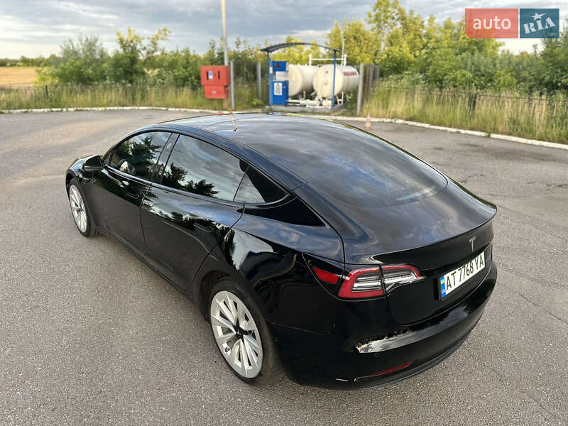 Седан Tesla Model 3 2022 в Івано-Франківську