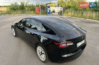Седан Tesla Model 3 2022 в 