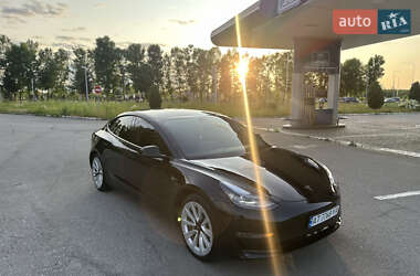 Седан Tesla Model 3 2022 в 