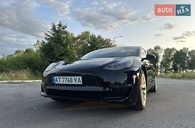 Седан Tesla Model 3 2022 в 