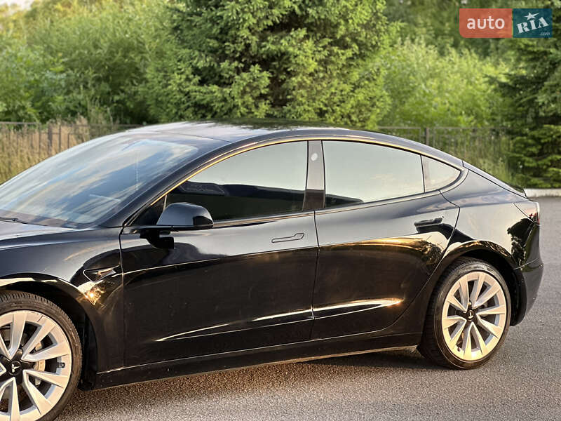 Седан Tesla Model 3 2022 в Івано-Франківську