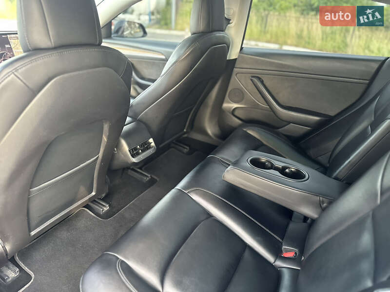Седан Tesla Model 3 2022 в Івано-Франківську