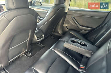 Седан Tesla Model 3 2022 в 