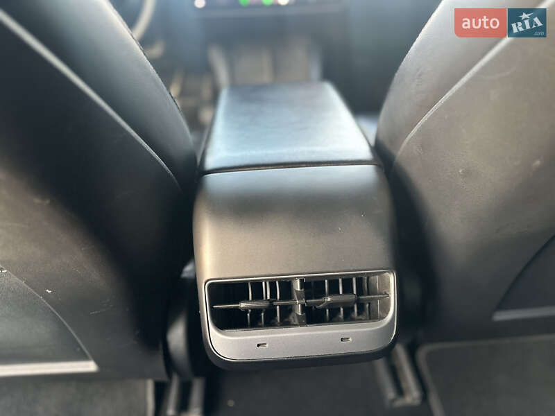 Седан Tesla Model 3 2022 в Івано-Франківську