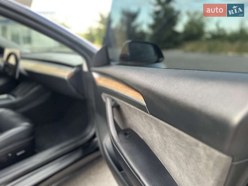 Седан Tesla Model 3 2022 в Івано-Франківську