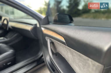 Седан Tesla Model 3 2022 в 