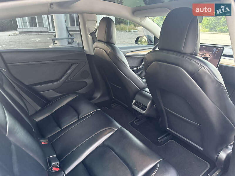 Седан Tesla Model 3 2022 в Івано-Франківську