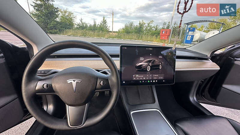 Седан Tesla Model 3 2022 в Івано-Франківську