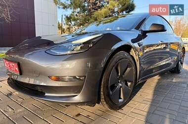Седан Tesla Model 3 2022 в 