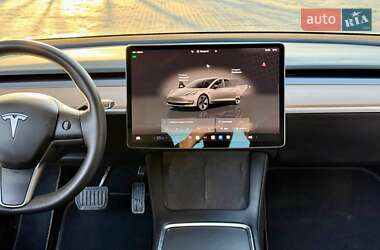 Седан Tesla Model 3 2022 в 