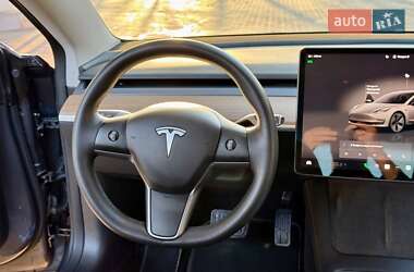 Седан Tesla Model 3 2022 в 