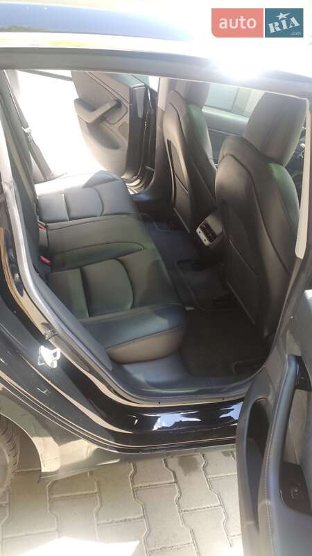 Седан Tesla Model 3 2019 в Вінниці