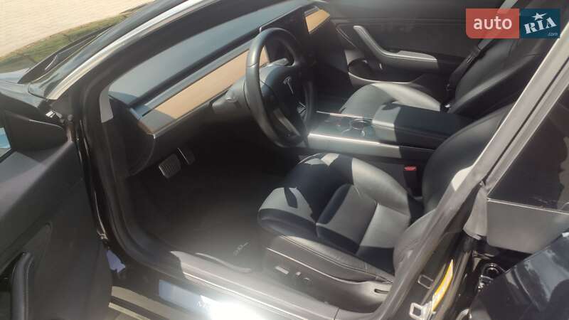 Седан Tesla Model 3 2019 в Вінниці