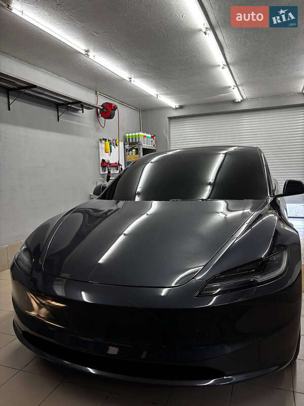 Седан Tesla Model 3 2024 в Чорноморську