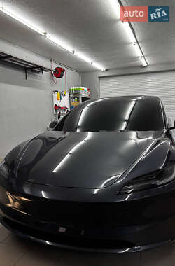 Седан Tesla Model 3 2024 в 