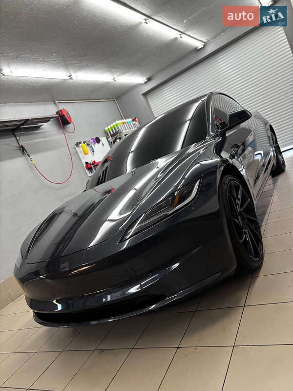 Седан Tesla Model 3 2024 в Чорноморську